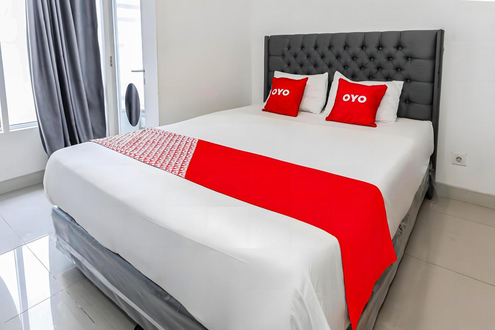 Oyo 93703 F88 Hotel Bekasi Exterior foto
