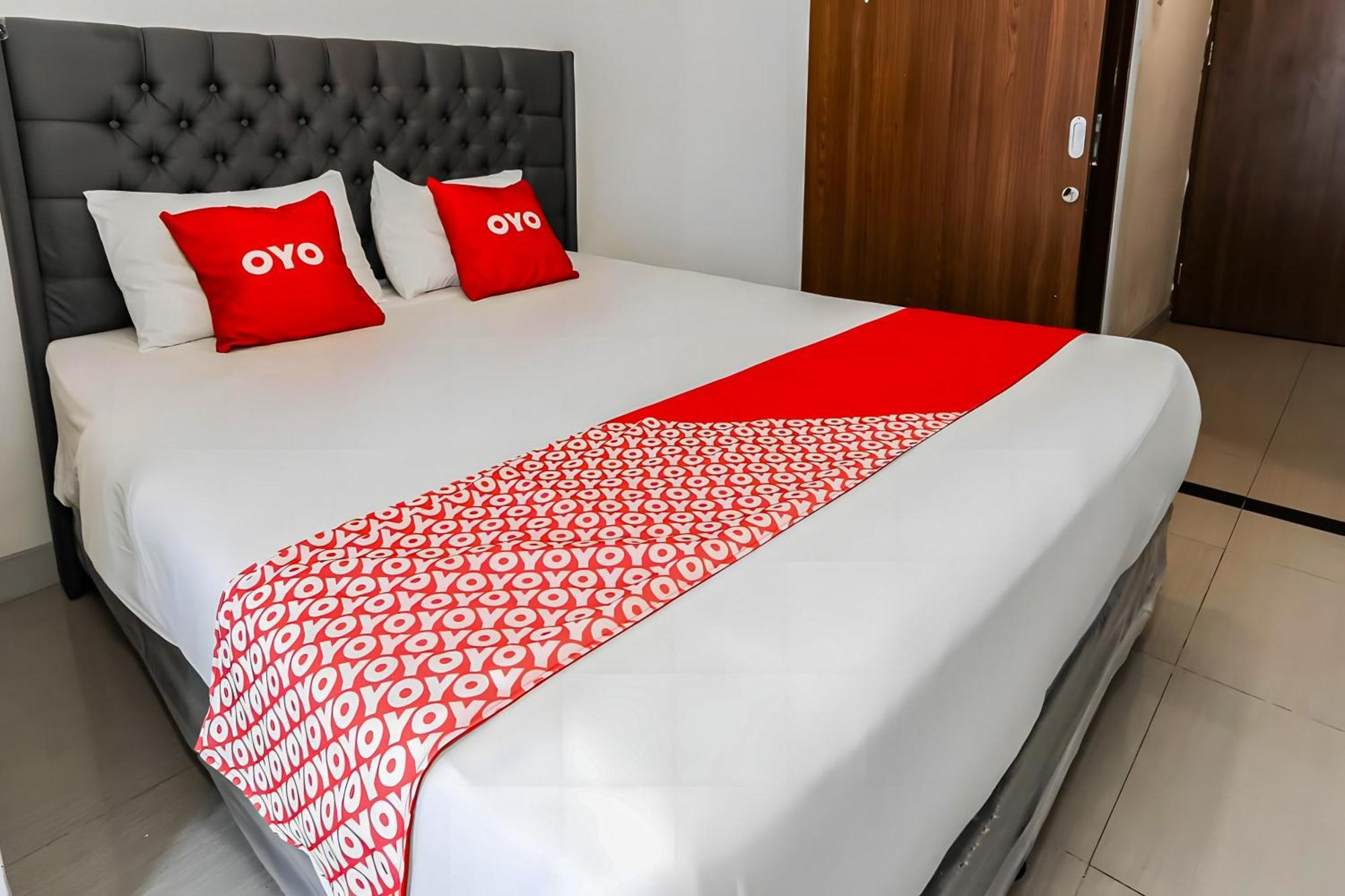 Oyo 93703 F88 Hotel Bekasi Exterior foto